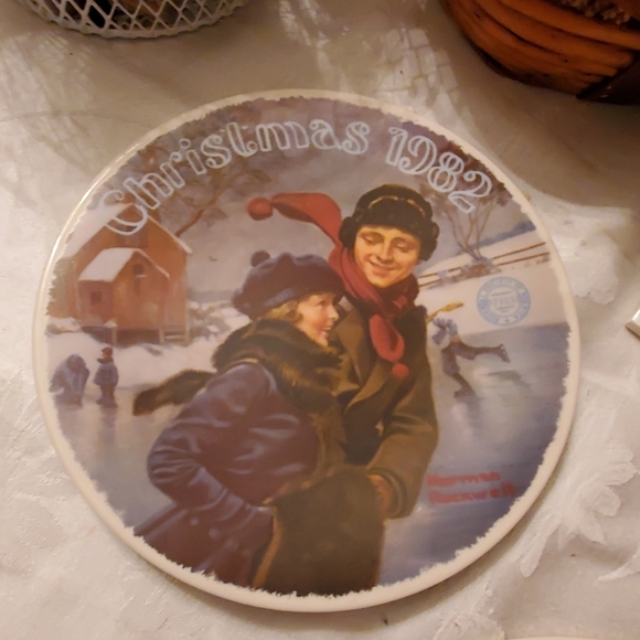 Plate - Picture 2 of 3